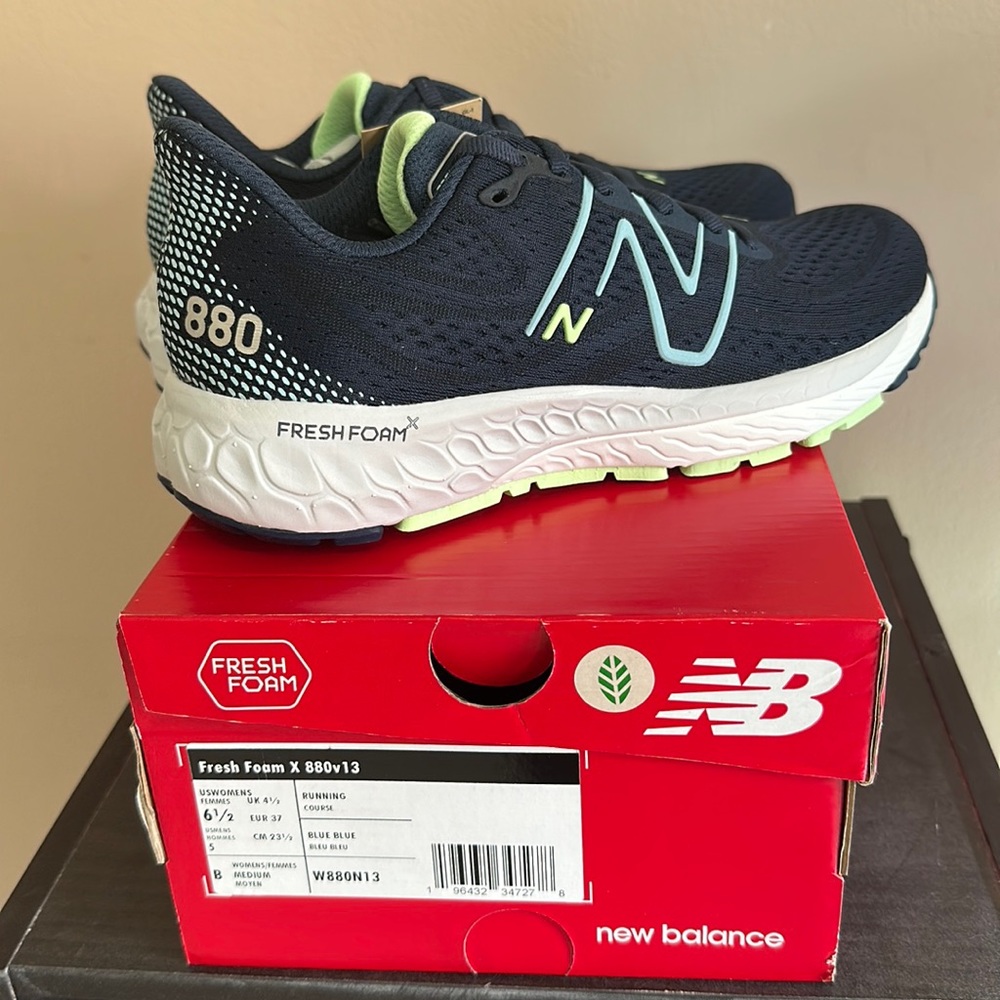 NEW BALANCE 880 13 - NWT.